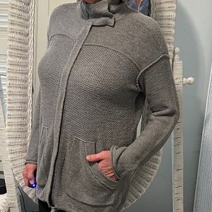 Women’s Grey comfy sweater, size M/L